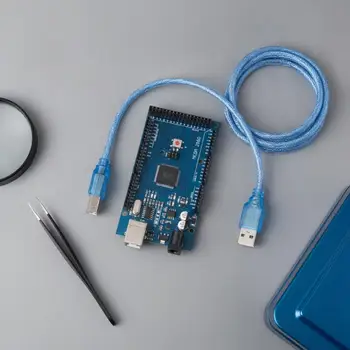 MEGA2560 R3 Open-Source-Entwicklungsboard mit CH340G-Chip, optimiertem Schaltungsdesign und USB-Kabel