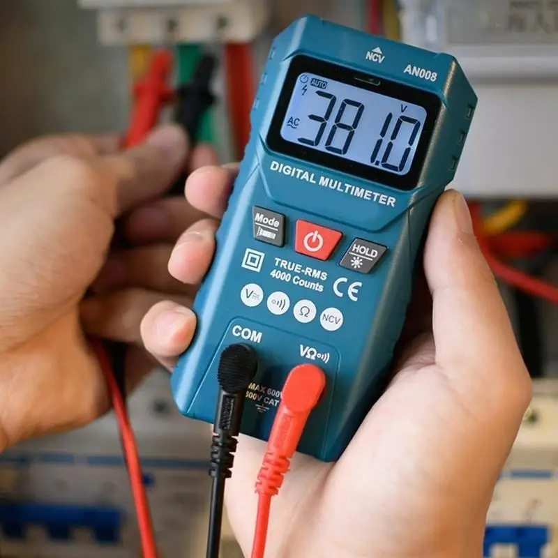 Hochvorbereitete digitales Multimeter mit Sicherheitsfunktionen – Bild 4