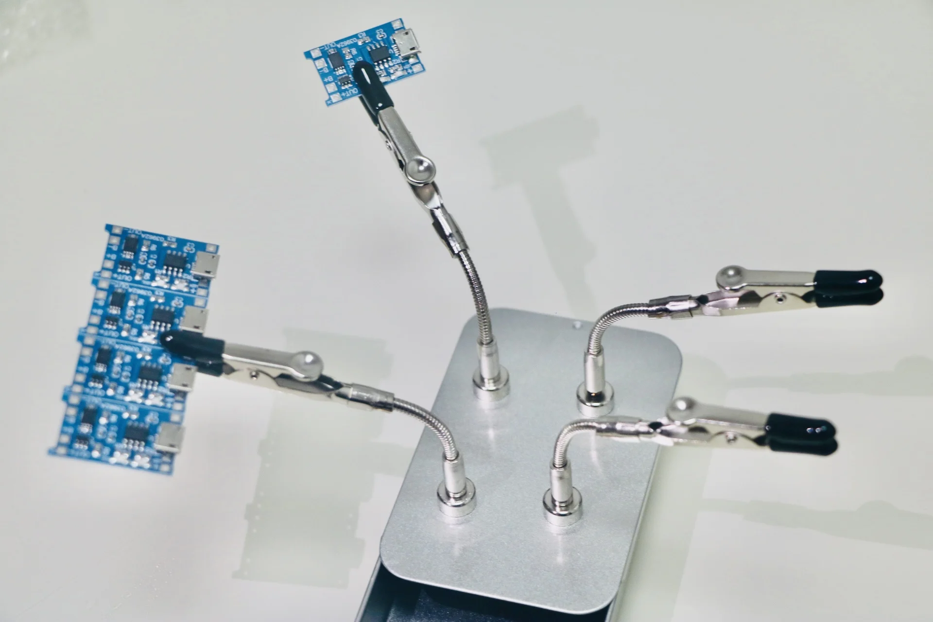 Löten Helfende Hände Magnetische Universal Flexible Arm Schweißen – Bild 5