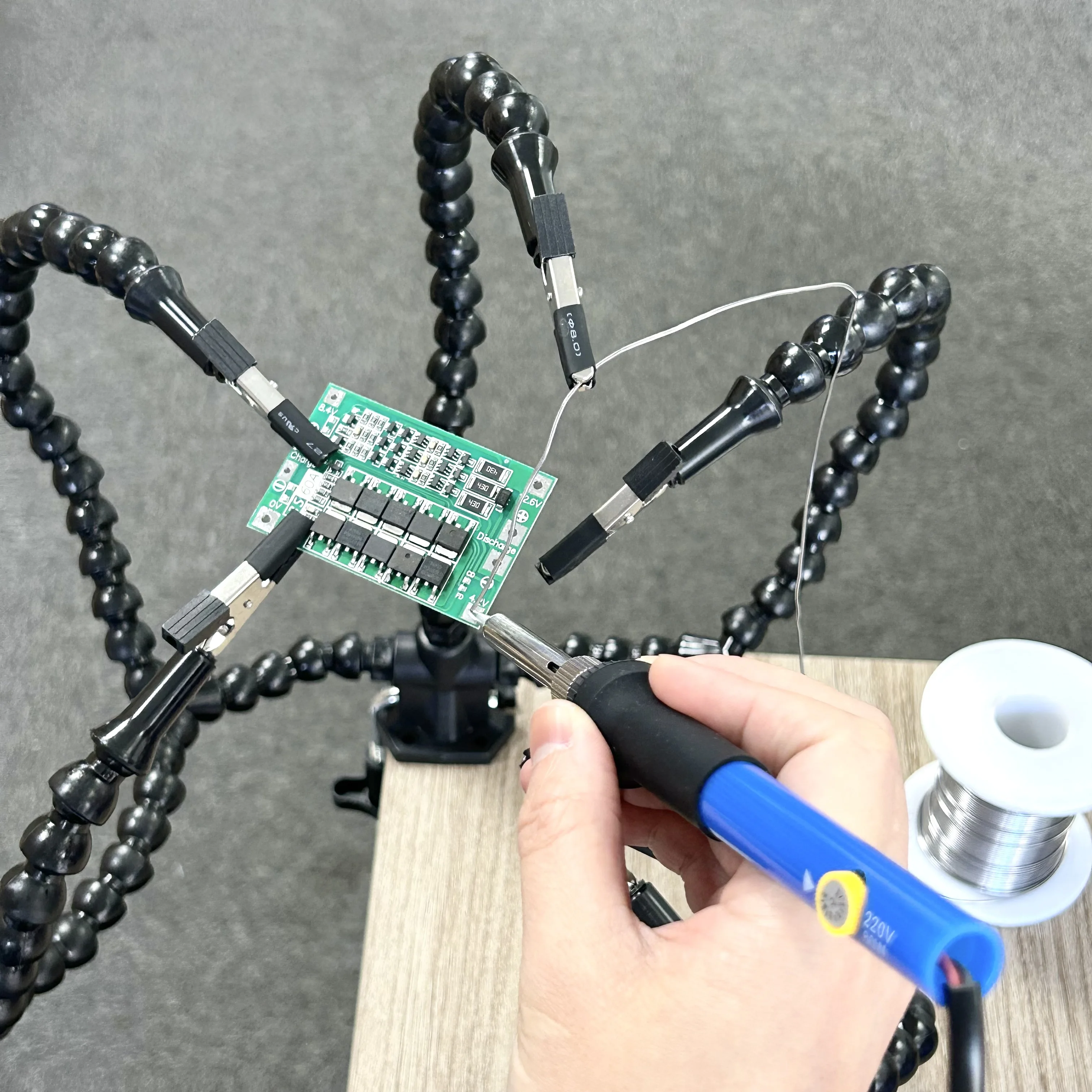 Multi Löten Helfende Dritte Hand Werkzeug Tisch Clip Löten Ständer Schweißen PCB Halter Flexible Arm Löten