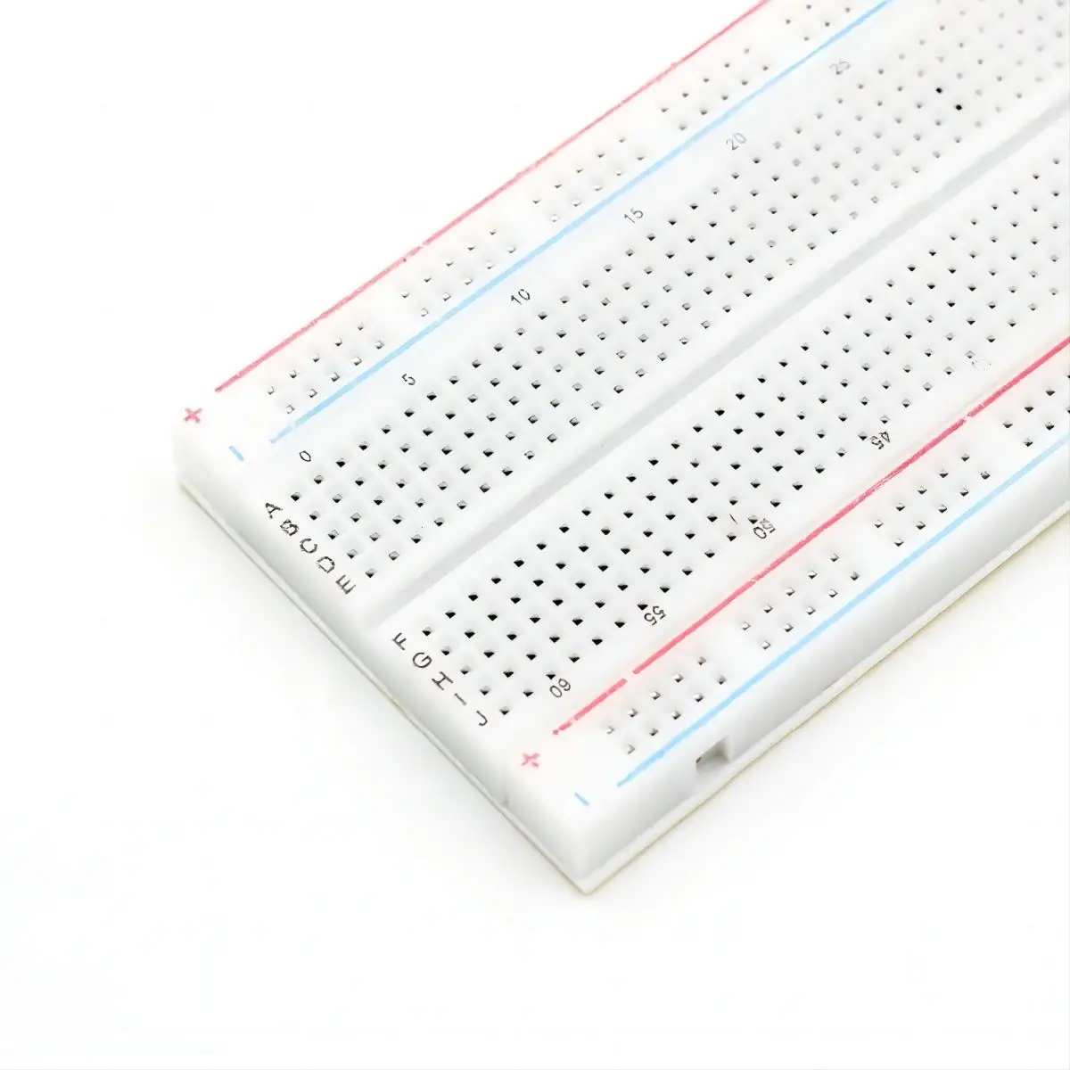 MB-102 Breadboard mit roten und blauen Kabeln: 830-Loch-Breadboard – Bild 5